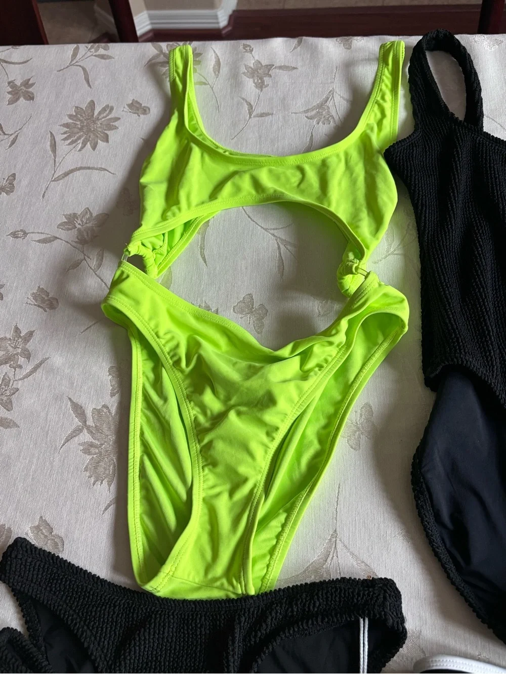 $463 Bundle 7 Piece Good American Bathing Suit XXS/XS One Piece, Monokini Bikini
